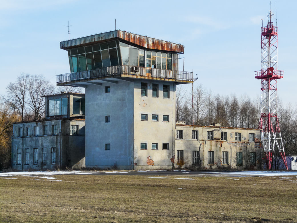 Tak się kiedyś latało! Katowice Airport 20 lat temu. Te zdjęcia to prawdziwa podróż w czasie