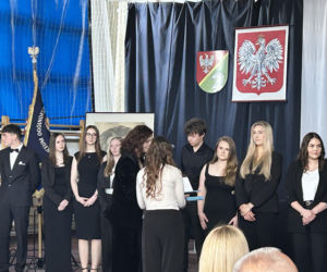 Czwartoklasiści po absolutorium. Wkrótce matury