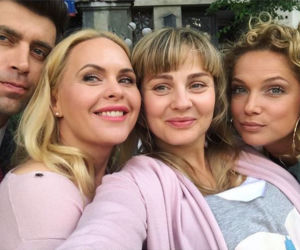 Przyjaciółki 12 sezon. Inga (Małgorzata Socha), Robert (Krzysztof Wieszczek), Anka (Magdalena Stużyńska), Patrycja (Joanna Liszowska)
