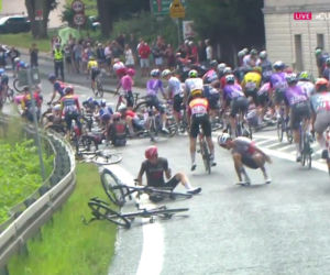 Potworna kraksa na Tour de Pologne! 4. etap Żagań - Karpacz został wstrzymany