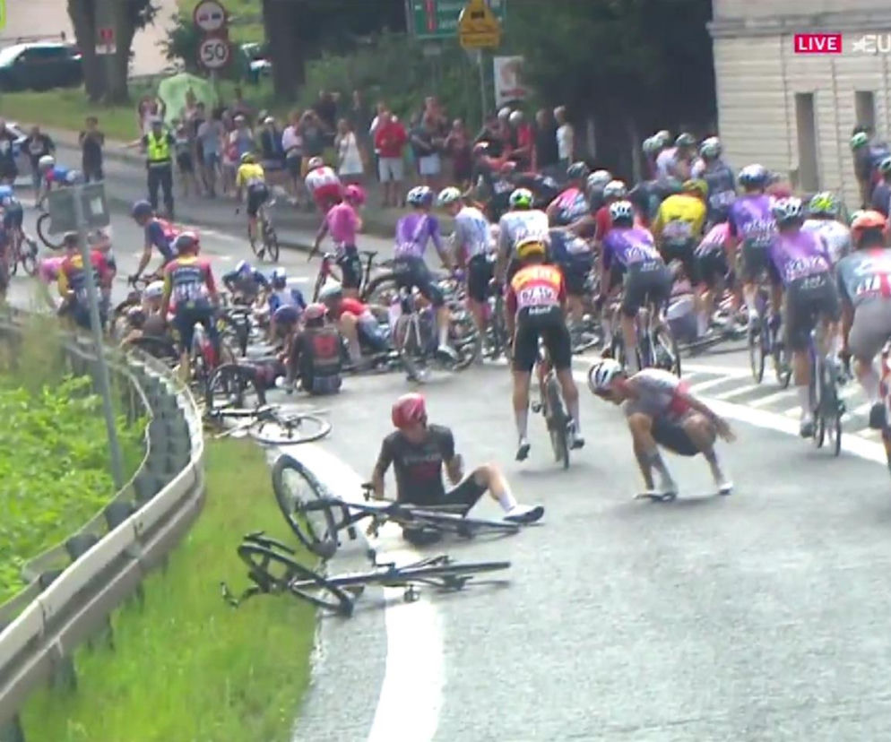 Dramat kolarzy na 4. etapie Tour de Pologne. Peleton zmiażdżony przez kraksę przed Karpaczem