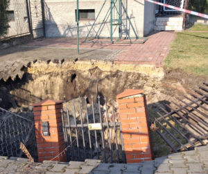 Wyrwa na będzińskiej posesji