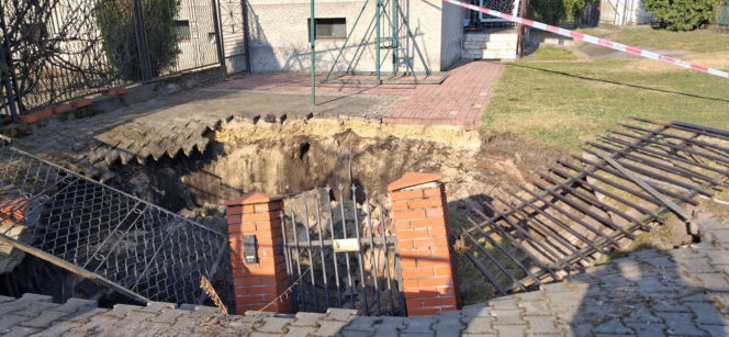 Wyrwa na będzińskiej posesji