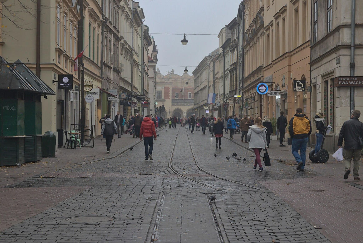 To miasto w Małopolsce jest nazywane Barceloną Północy. Jednak mało kto wie, że jest większe od hiszpańskiego hitu turystycznego 