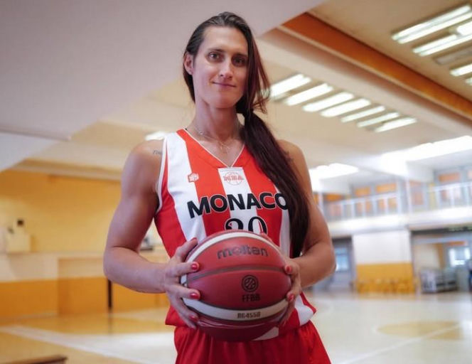 Julie Tetart, transpłciowa koszykarka