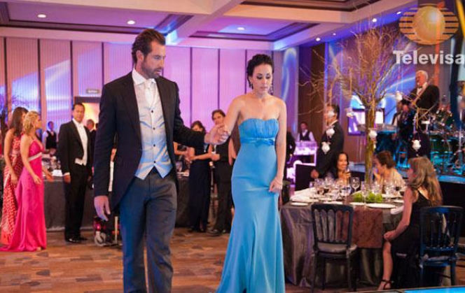 UKRYTA MIŁOŚĆ: Luciana (Zuria Vega) i Rodrigo (Gabriel Soto) na balu