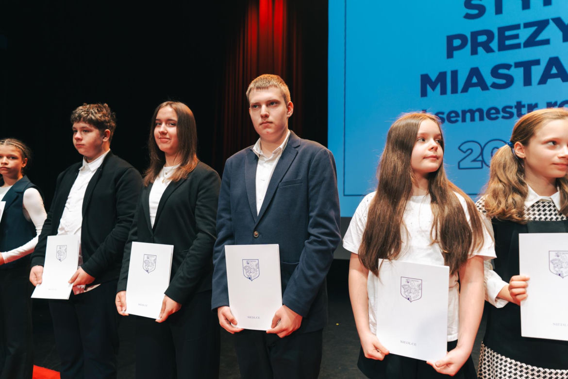 Najzdolniejsi uczniowie odebrali stypendia Prezydenta Miasta Siedlce