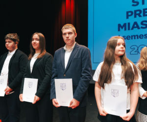 Najzdolniejsi uczniowie odebrali stypendia Prezydenta Miasta Siedlce