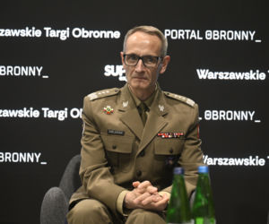 Warszawskie Targi Obronne. Scena Niebieska. Warszawskie Targi Obronne.. Scena Niebieska Jak w czasie kryzysu zapewnić łączność satelitarną instytucjom państwa i instytucjom rządowym? Budowa suwerennego systemu: potrzeby oraz krajowe zdolności przemysłowe