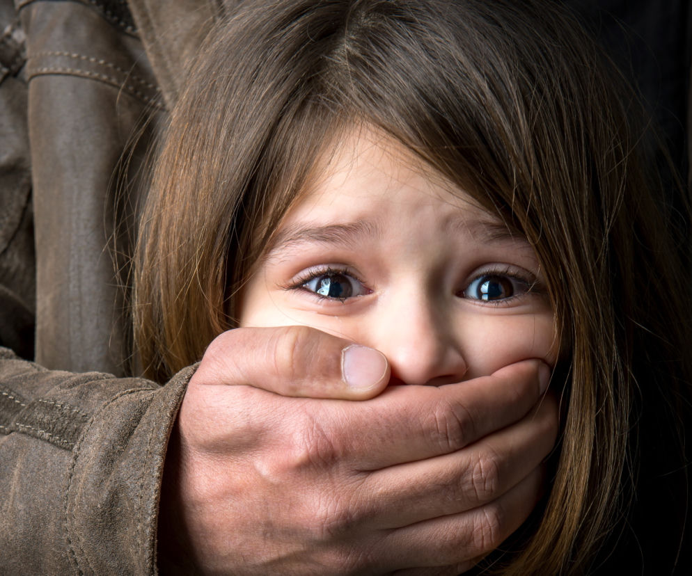 pedofilia, znęcanie się na dziećmi, dziecko