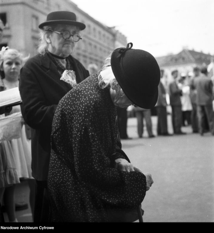 Uroczystość Bożego Ciała w Warszawie celebrowana przez Prymasa Polski kardynała Stefana Wyszyńskiego - 1957 rok