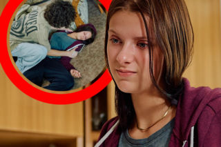 Na Wspólnej, odc. 4296-4299. Afera pedofilska i tragiczny koniec nałogu Julki. Córka Igora umrze od przedawkowania? 