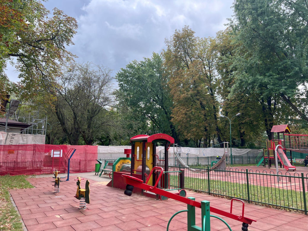 Biblioteka w ogrodzie powstaje na Pradze-Północ