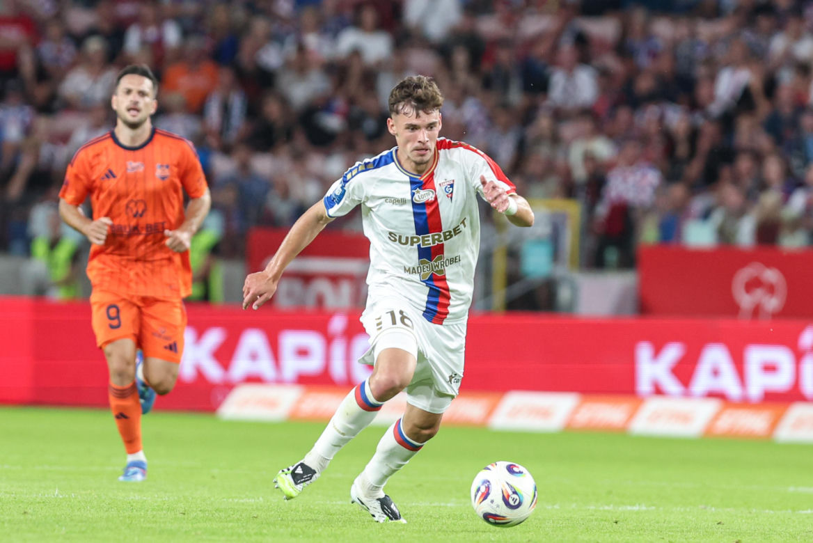 Górnik Zabrze - Termalica Nieciecza. Niesamowita atmosfera na Arenie Zabrze! Kibice Górnika dopingują swoją drużynę