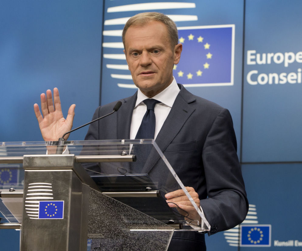 Donald Tusk w kolejce po jajka