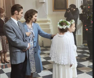 Stulecie Winnych 4 sezon na planie. Julia (Nadia Głazińska), Ula (Sabina Bendarz), Basia (Kamila Bujalska), Tomek (Filip Gurłacz)
