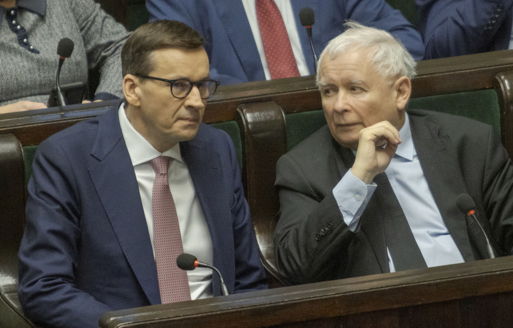 Są nowe wieści o śledztwie w sprawie Mateusza Morawieckiego. Jarosław Kaczyński na c…