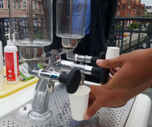 W centrum Bydgoszczy rozdają darmową wodę