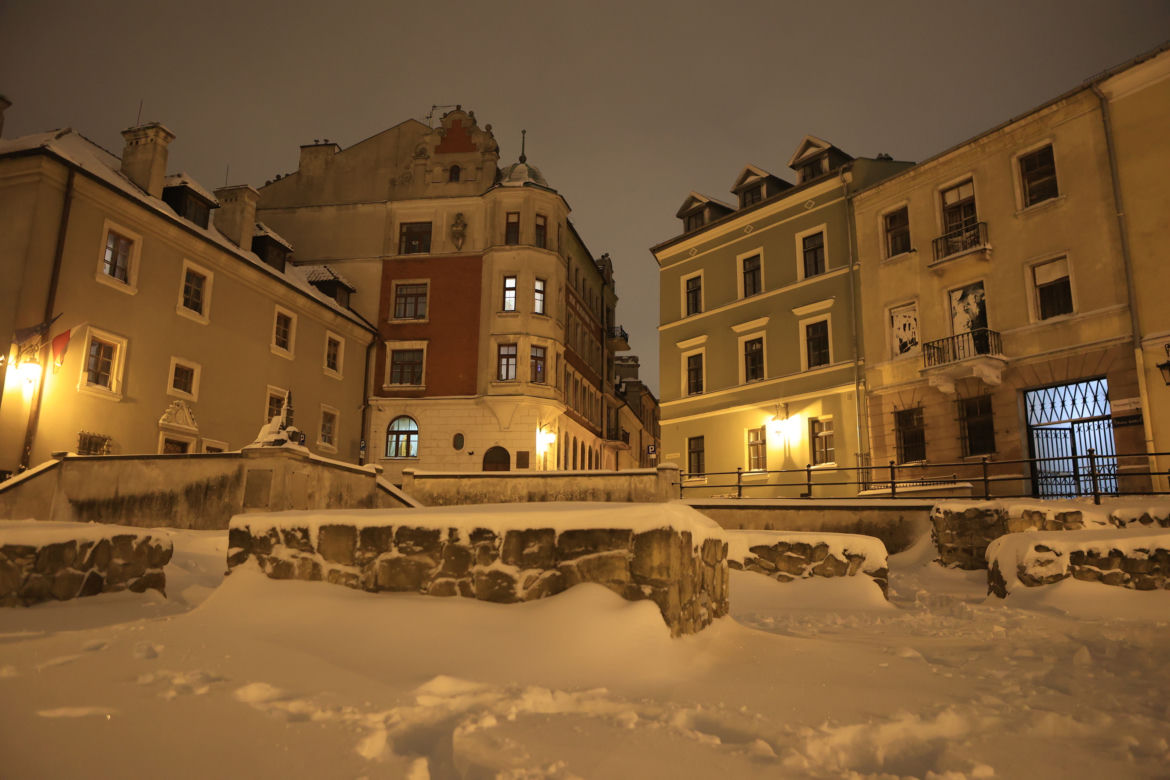Śnieżny Lublin wieczorową porą