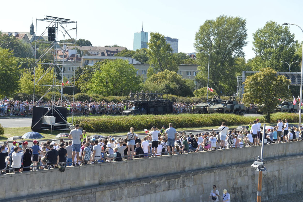 Święto Wojska Polskiego w Warszawie. Tłumy przyszły obejrzeć defiladę