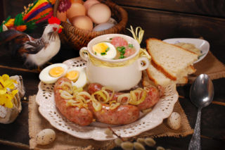 Żurek na pieczonej białej kiełbasie – głęboki smak i aromat, który robi różnicę