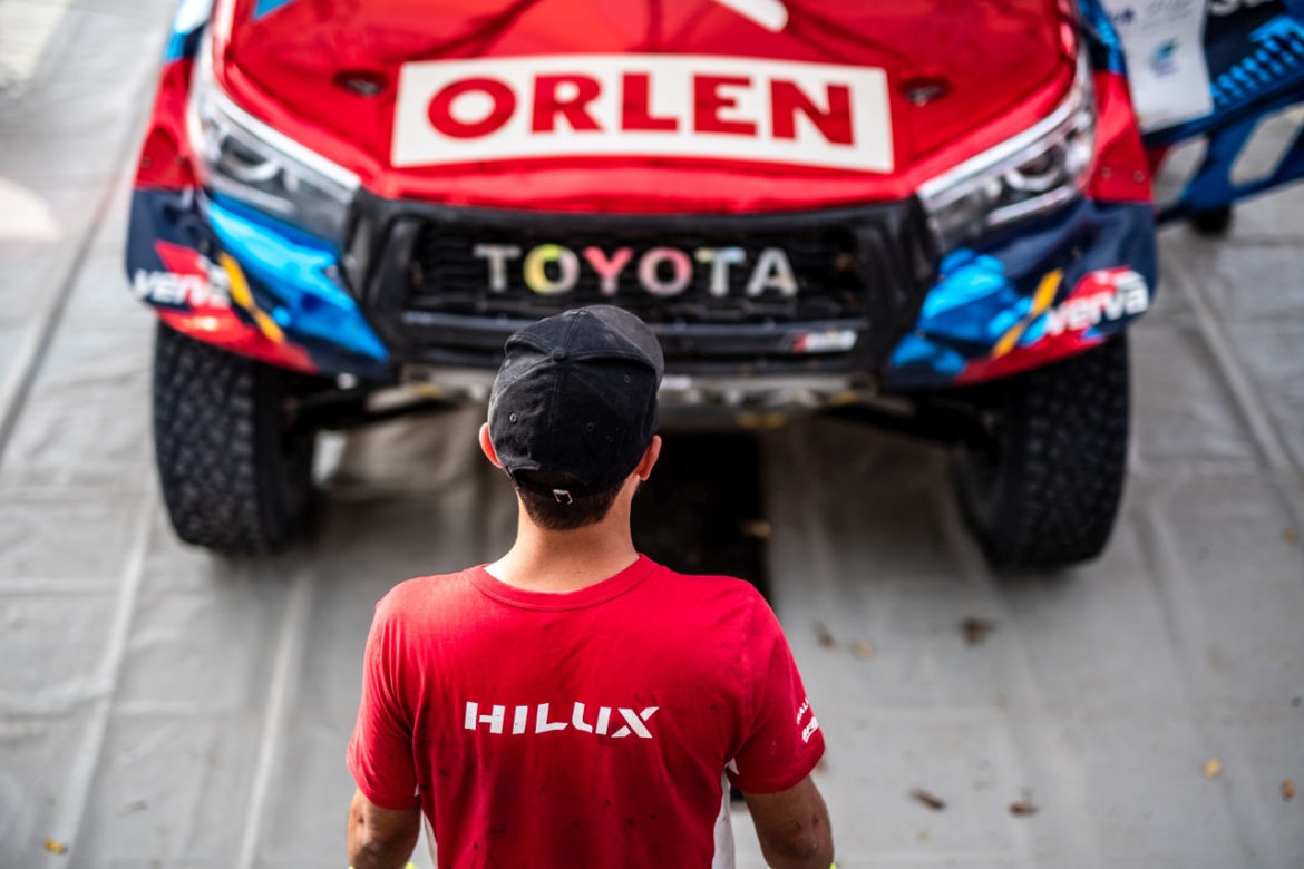 Kuba Przygoński i Toyota Hilux 