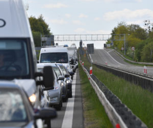 Ogromne korki na autostradzie prowadzącej do przejścia w Kołbaskowie