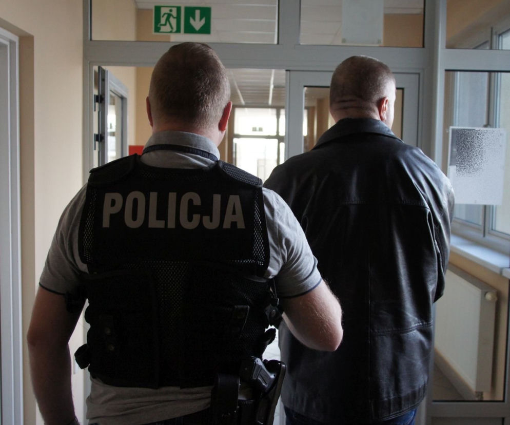 Nieodpowiedzialny i bezmyślny sąsiad usłyszał już zarzut narażenia na niebezpieczeństwo oraz zniszczenia cudzej rzeczy. Grozi za to kara do 5 lat więzienia