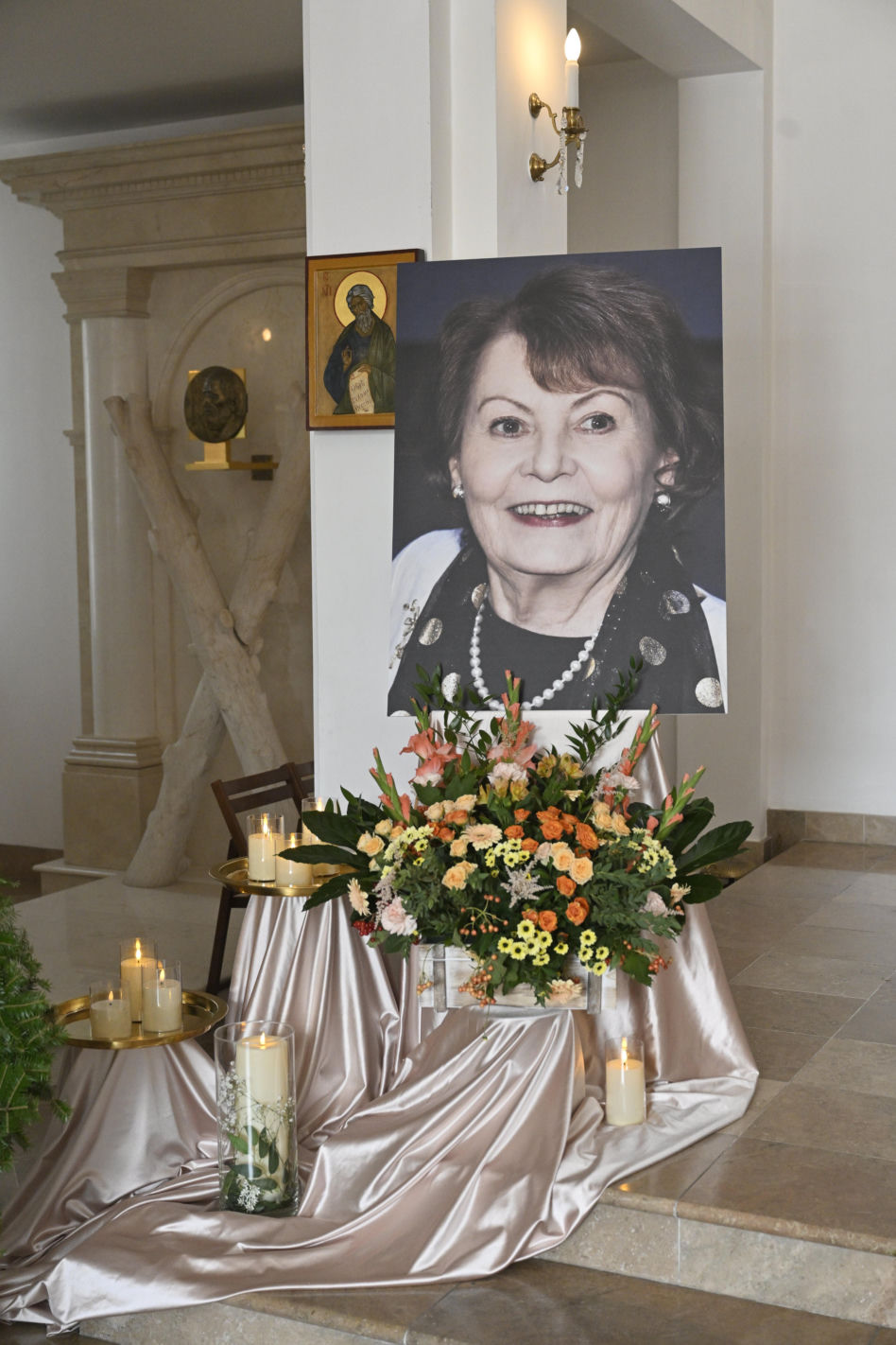 Pogrzeb Igi Cembrzyńskiej. Tłum gwiazd oddaje hołd wielkiej artystce
