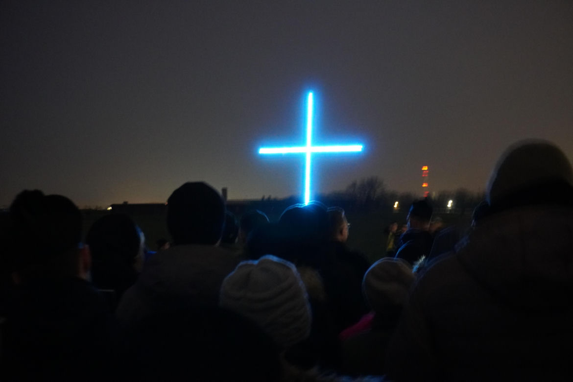 Ogrom wiernych przybył na Drogę Krzyżową na Majdanku. Mamy zdjęcia!