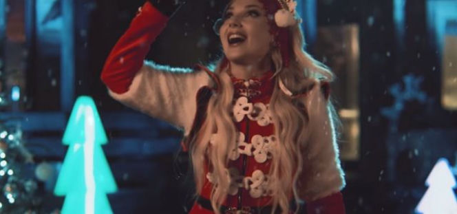 Piosenka z reklamy Coca-Coli w nowej wersji. Cleo jako słowiańska Mikołajka!  