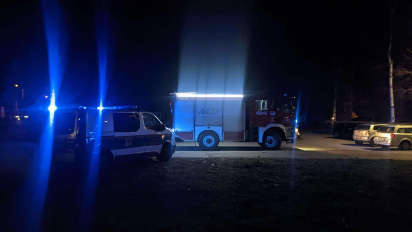 Nocny pożar w bloku przy Olszewskiego w Jaworznie. Ewakuacja setki mieszkańców. Dwoje dzieci w szpitalu