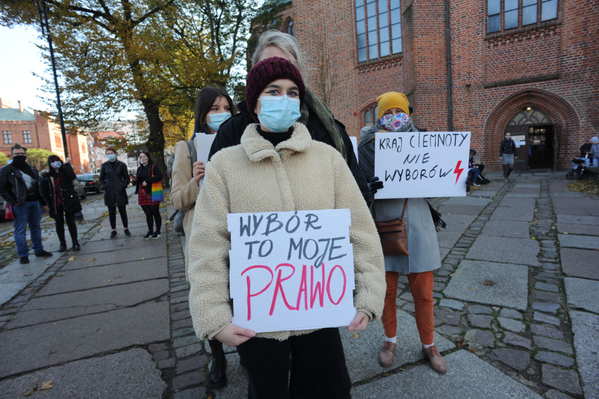 Kołobrzeg: Protest kobiet na ulicach miasta
