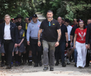 Prezydent RP Karol Nawrocki podczas trekkingu z harcerzami, młodzieżą i społecznikami pod hasłem Szlak Pamięci w Cassino