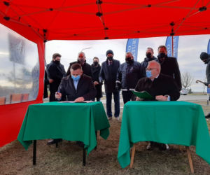 Podpisanie umowy na przebudowę skrzyżowania w Chojnach Młodych