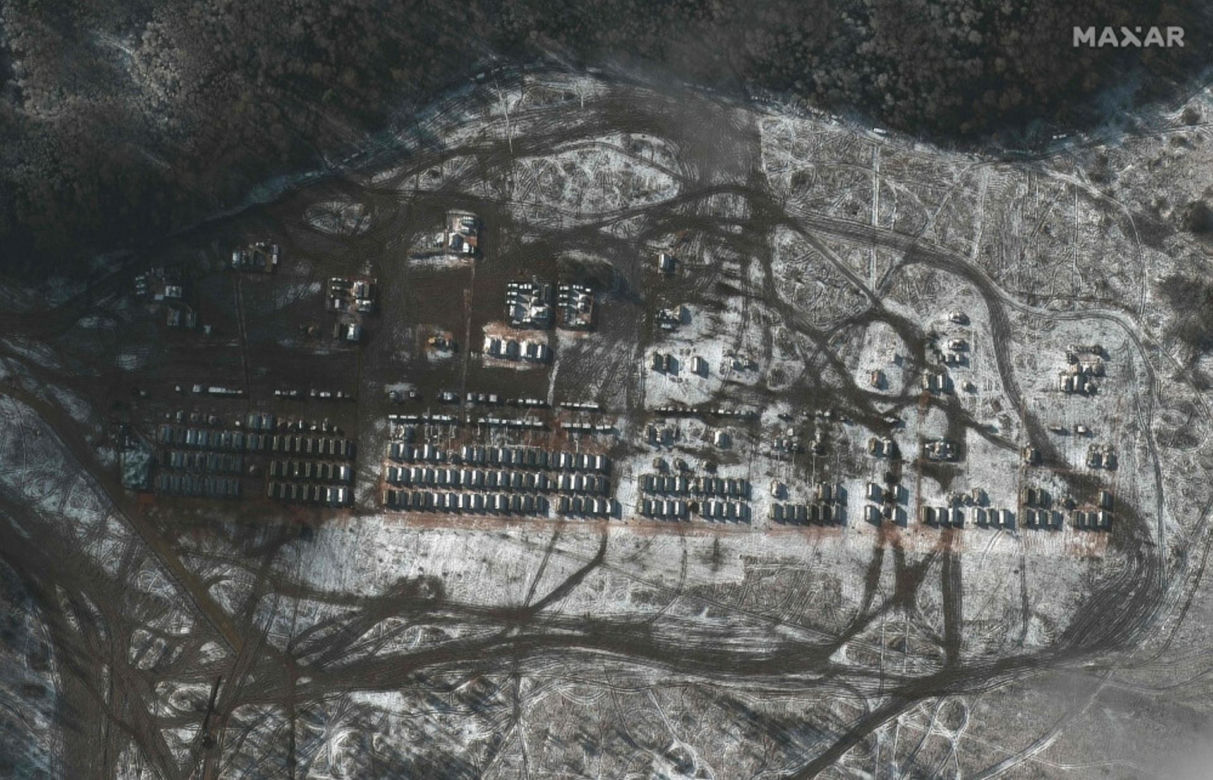 Putin gromadzi sprzęt 50 km od granicy z NATO! Wszystko widać na zdjęciach!