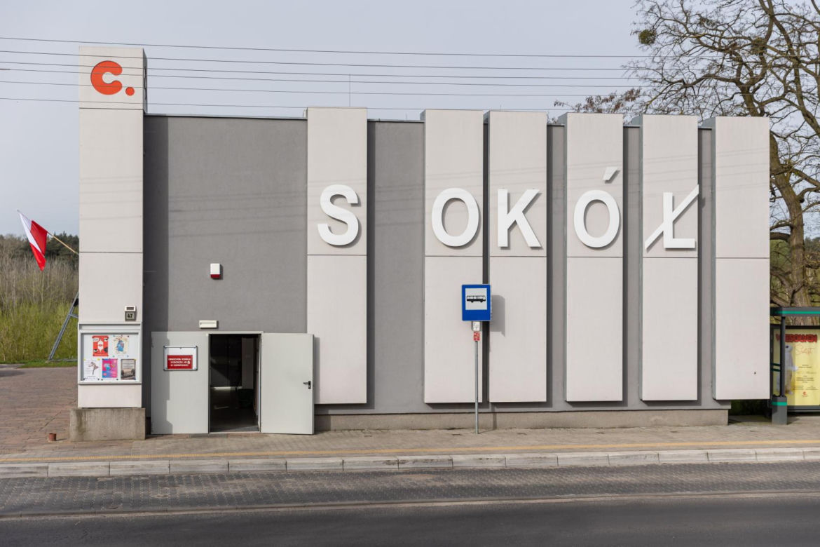 Głosowanie w siedzibe Komisji Wyborczej w Domu Kultury Sokół w Czerwonaku