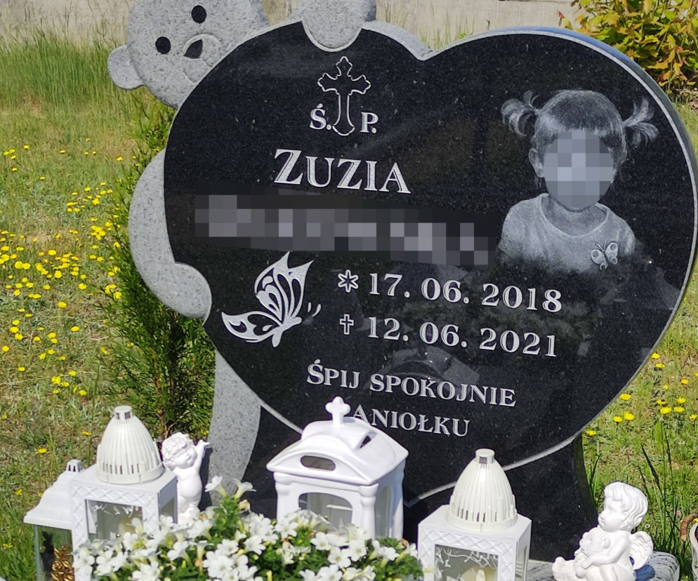 Skatowana Zuzia zmarła w szpitalu w Toruniu. Widok jej grobu porusza do łez