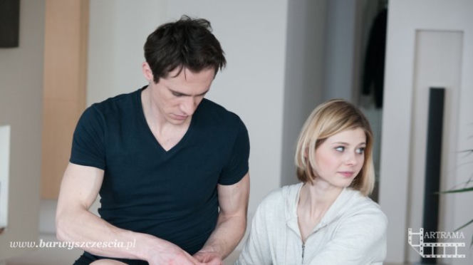 Barwy szczęścia odc. 1310. Iwona (Izabela Zwierzyńska), Adrian Świderski (Sambor Czarnota)