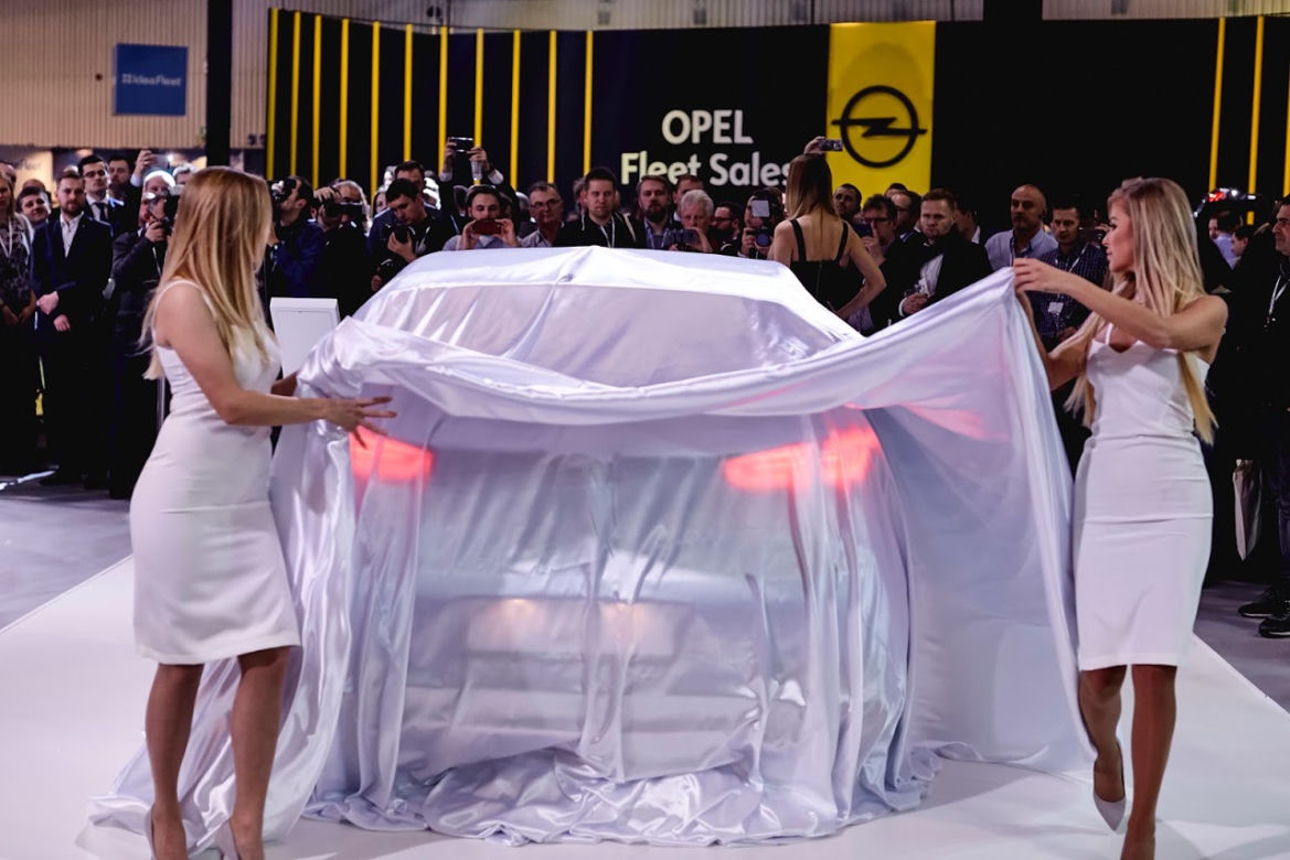 Piękne hostessy na targach Fleet Market 2017