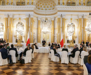 Prezydent Andrzej Duda ucztuję Mikiem Pencem