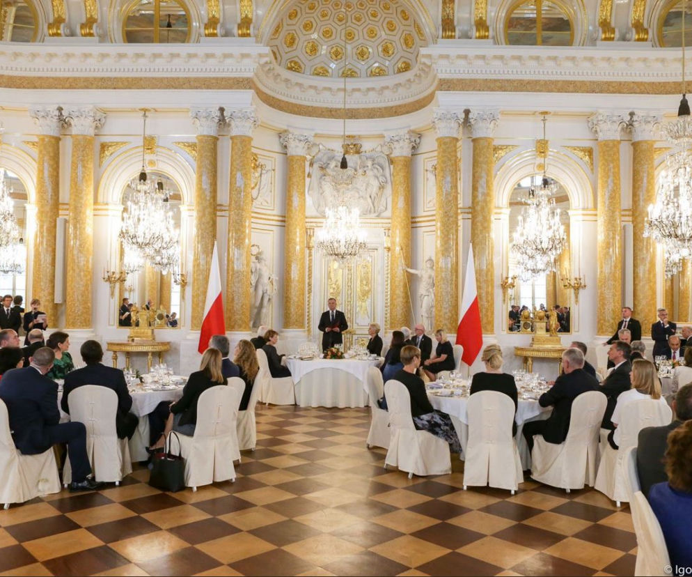 Prezydent Andrzej Duda ucztuję Mikiem Pencem