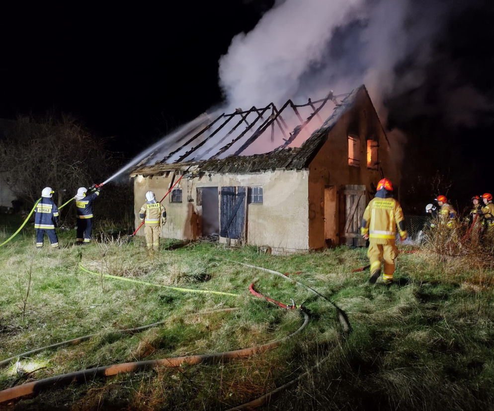 Nocny pożar niedaleko Piły. Budynek gospodarczy poszedł z dymem 