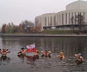 Bydgoskie morsy wskoczyły do Brdy! Za nami inauguracja sezonu na Wyspie Młyńskiej 