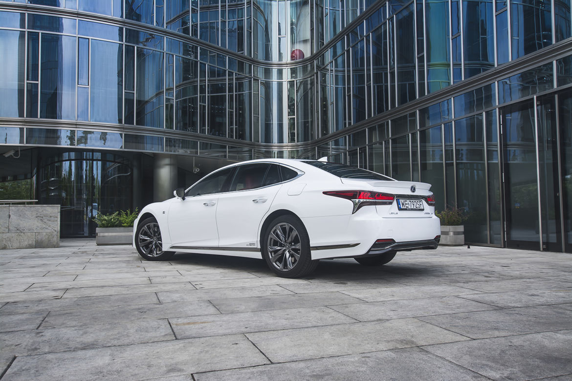 Lexus LS500h F-Sport