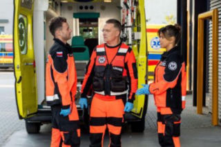 Na sygnale, odcinek 818: Ranny pacjent bagatelizuje swoje obrażenia, ale finałowa diagnoza okaże się szokująca