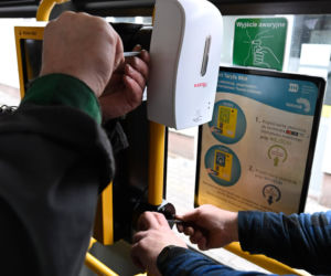 Bezdotykowe dezynfekatory w autobusach w Białymstoku już działają [ZDJĘCIA]