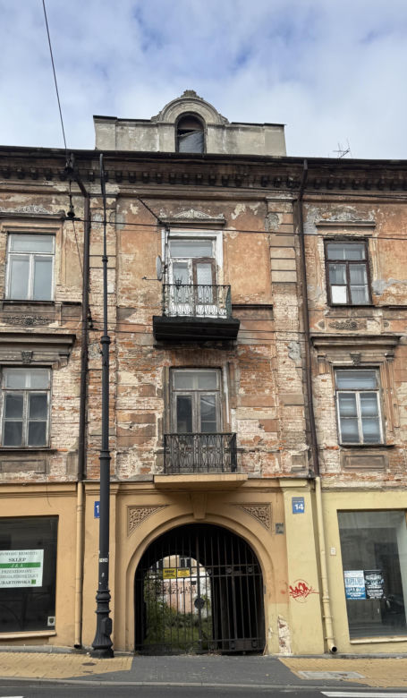 Sensacja z Lublina sprzed lat. „Upiór” urządził sobie kryjówkę w ubikacji