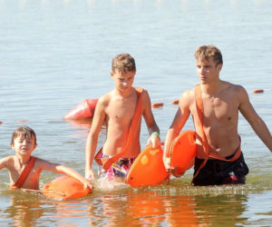 Rodzinka.pl 5 sezon. Kacper (Mateusz Pawłowski), Kuba (Adam Zdrójkowski), Tomek (Maciej Musiał)