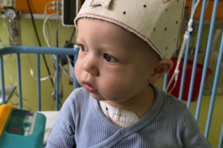 Lekarze kazali się pożegnać, ale Staś przeżył. Roczny chłopiec wygrał z groźną białaczką i wrócił do domu